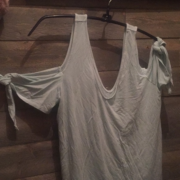 American Eagle cold shoulder top - Picture 2 of 3